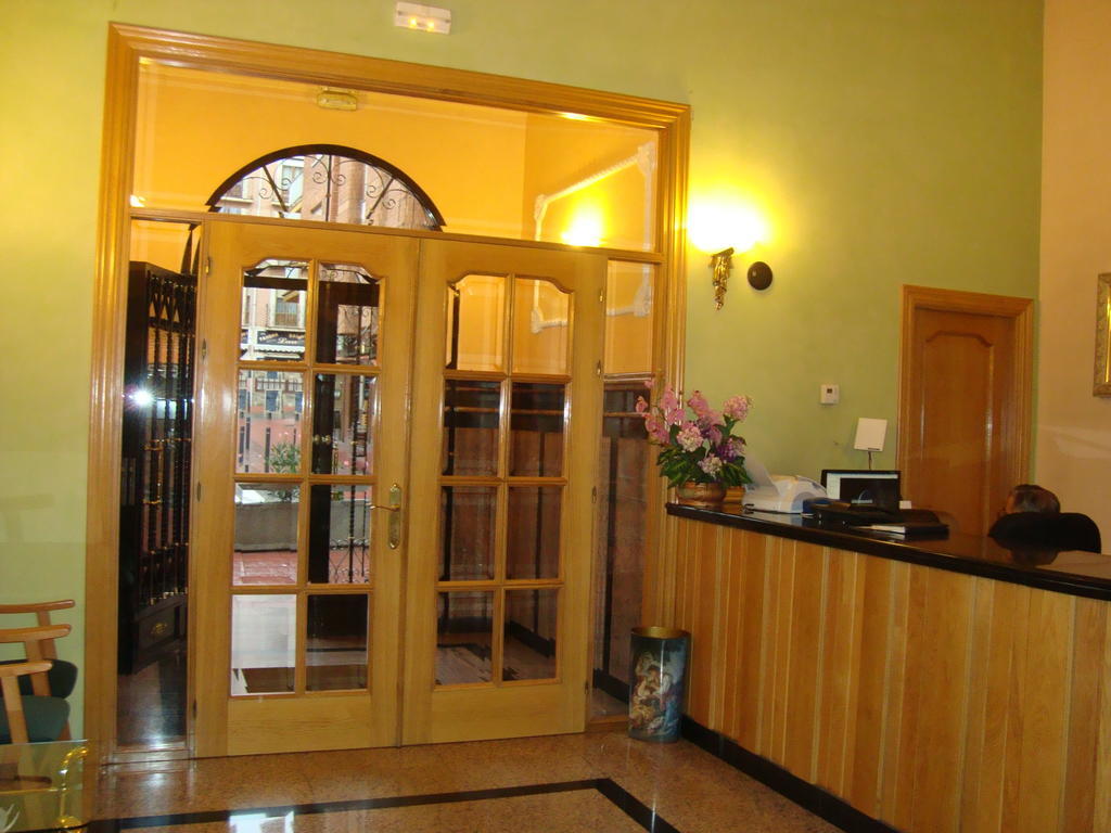 Hostal Universal Benavente Zimmer foto